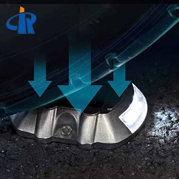 <h3>Blue Horseshoe Solar Reflective Road Stud In Japan</h3>
